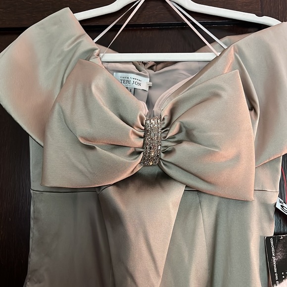 NWT TERI JON Luxury bow Mother of the bride dress - Picture 3 of 4